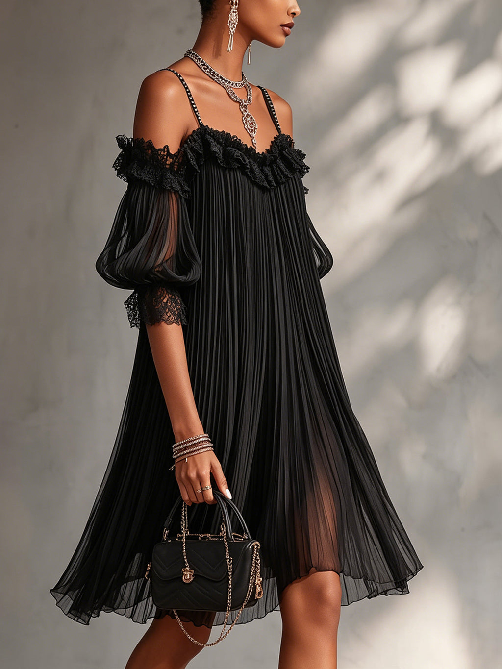 Camille | Vestido mini de gasa negra con hombros descubiertos y encaje