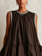 Colette | Vestido mini marrón sin mangas de dobladillo abullonado