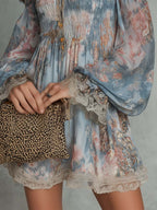 Romane | Vestido mini floral azul de hombros descubiertos