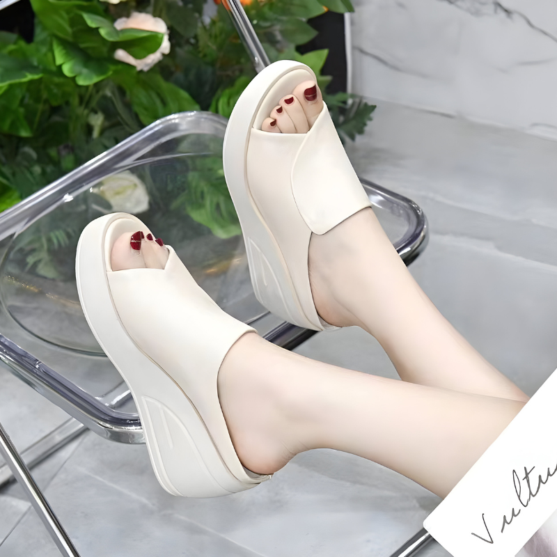 Xanthe | Sandalias de Cuña con Diseño Escultural