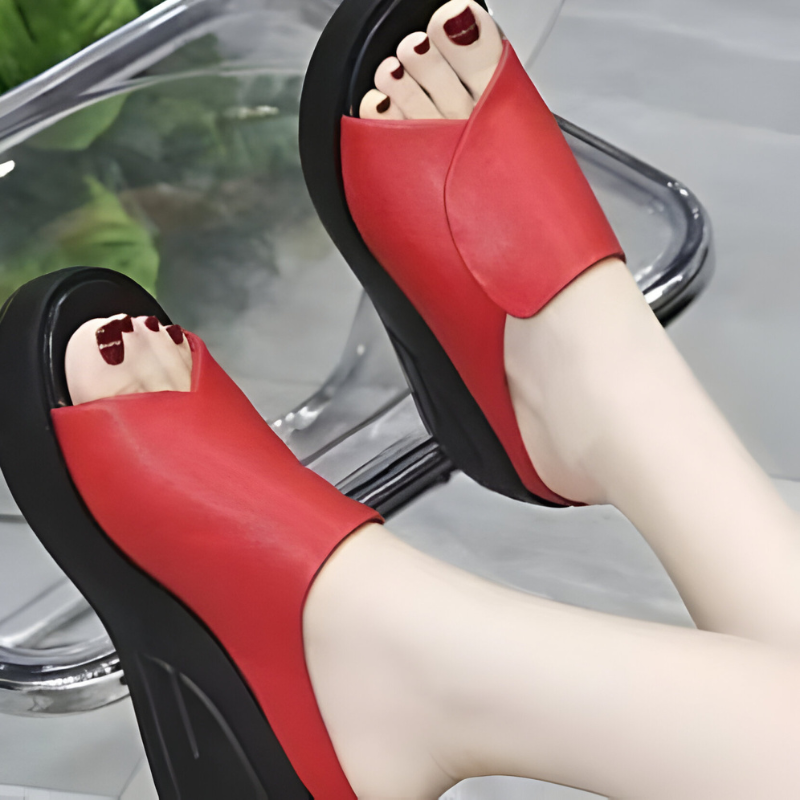 Xanthe | Sandalias de Cuña con Diseño Escultural