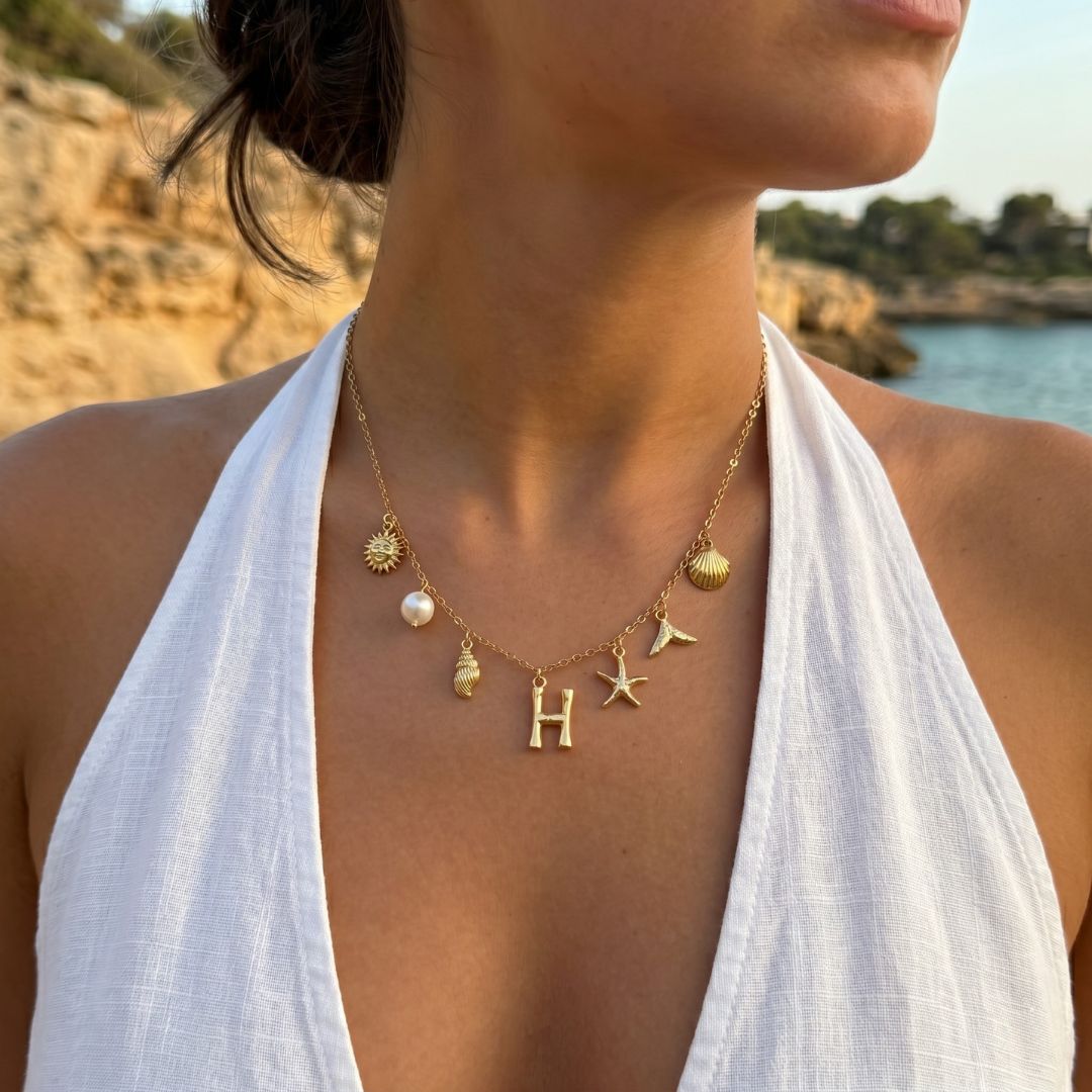 Collar Inicial con Concha