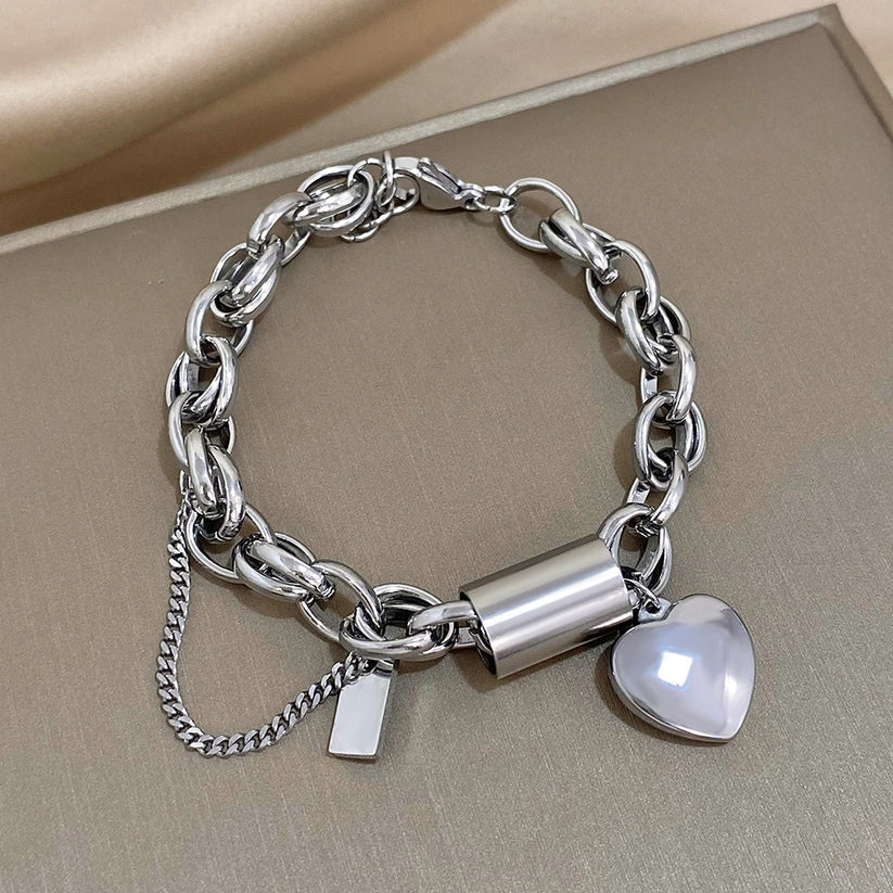 Bracciale spesso a forma di cuore in oro