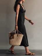 Adriana | Vestido midi negro sin mangas con escote en V y encaje