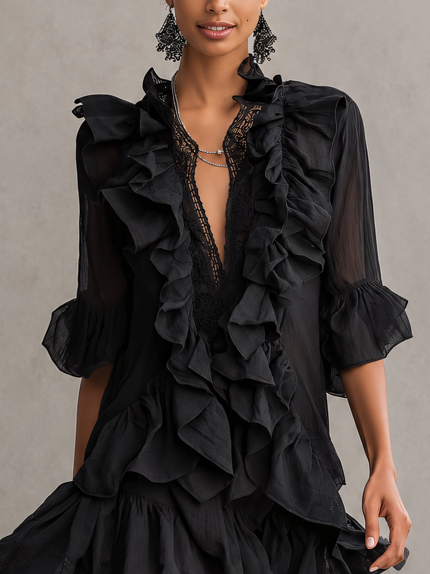 Anaïs | Vestido mini negro de gasa con volantes de encaje