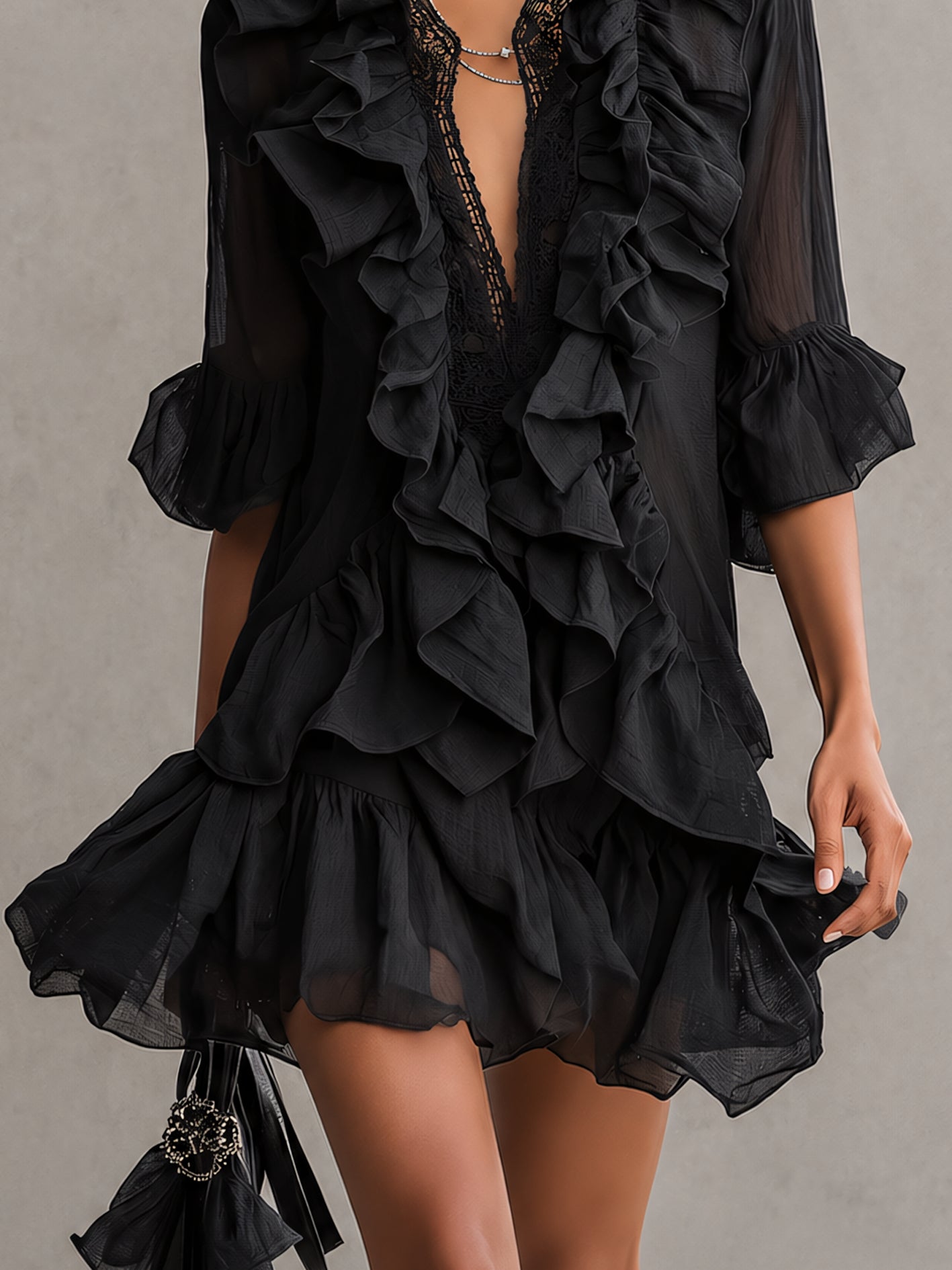 Anaïs | Vestido mini negro de gasa con volantes de encaje