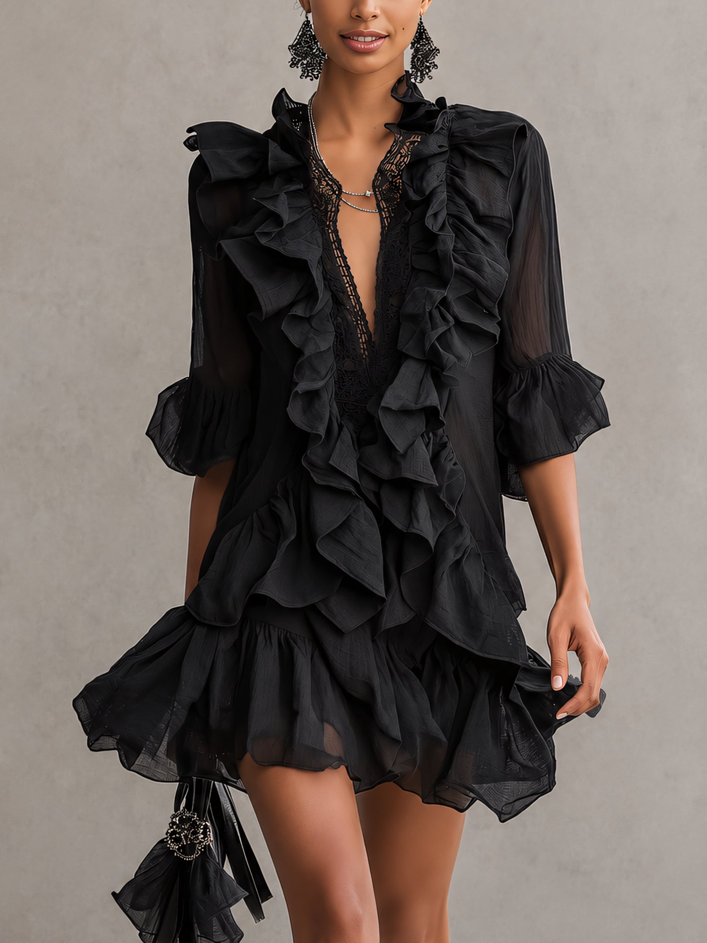 Anaïs | Vestido mini negro de gasa con volantes de encaje