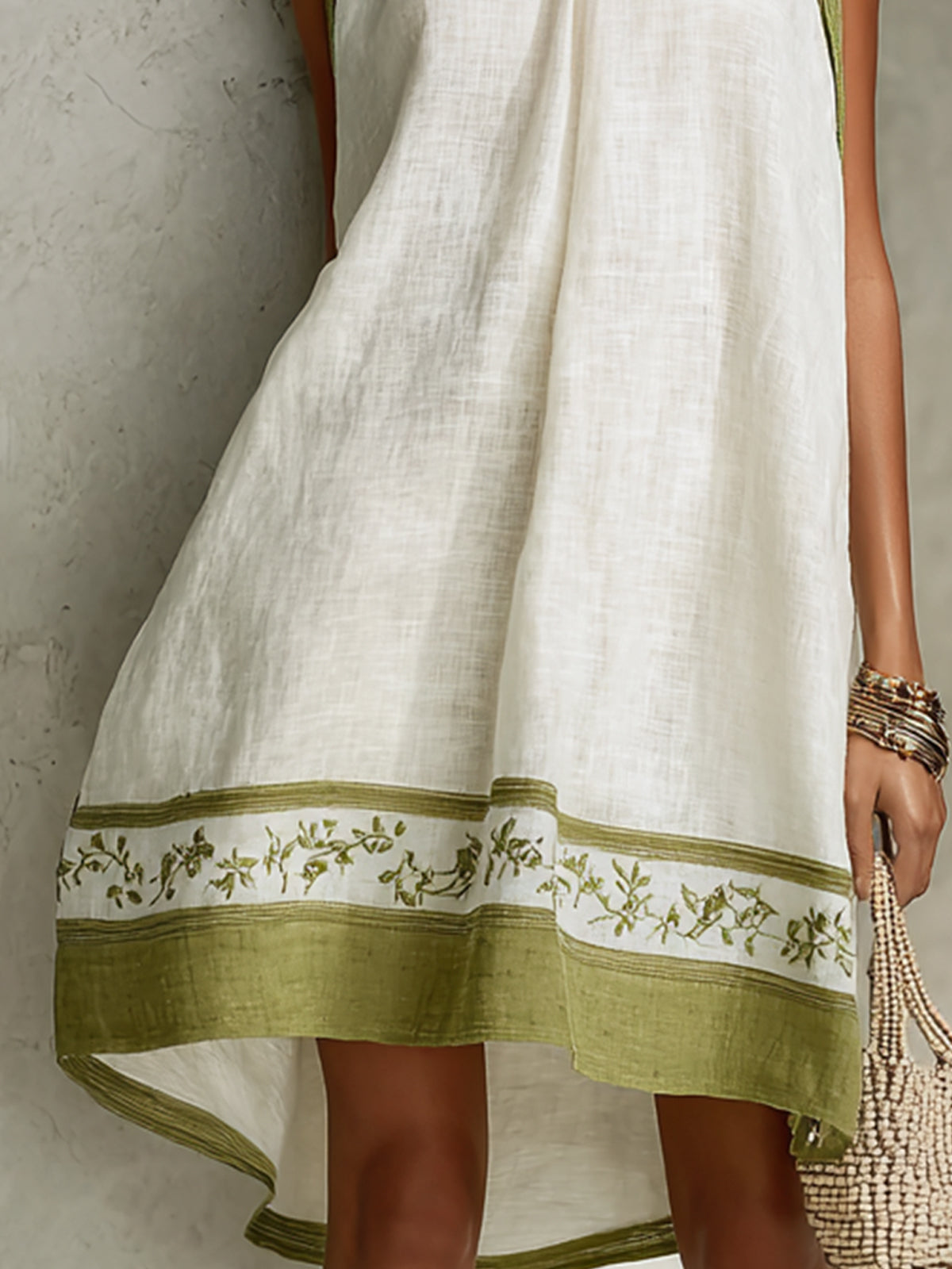 Agathe | Vestido trapecio blanco y verde oliva de flores