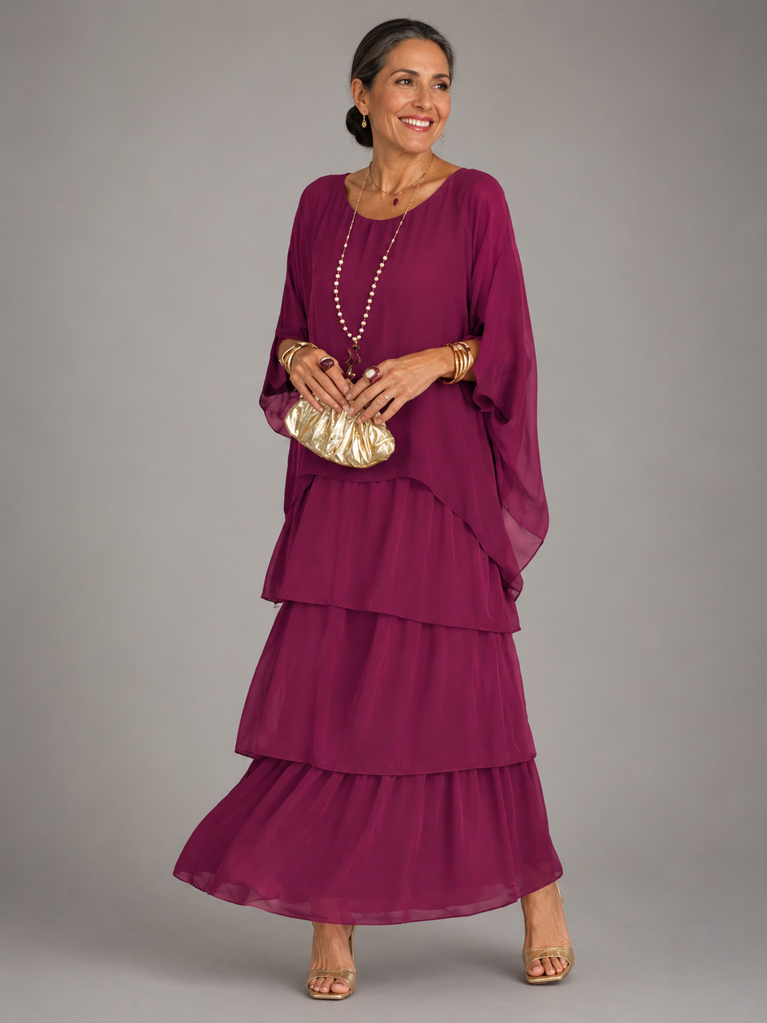 Robe longue élégante pour femme Lara™ de Danoir Paris, tissu fluide vert foncé, coupe ample et sophistiquée.