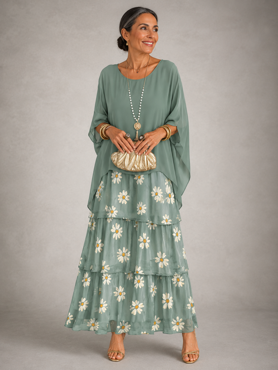 Robe longue élégante pour femme Lara™ de Danoir Paris, tissu fluide vert foncé, style sophistiqué et chic.