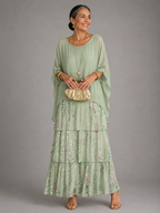 Robe longue élégante Lara™ pour femme de Danoir Paris, tissu fluide vert foncé avec coupe sophistiquée et détails soignés.