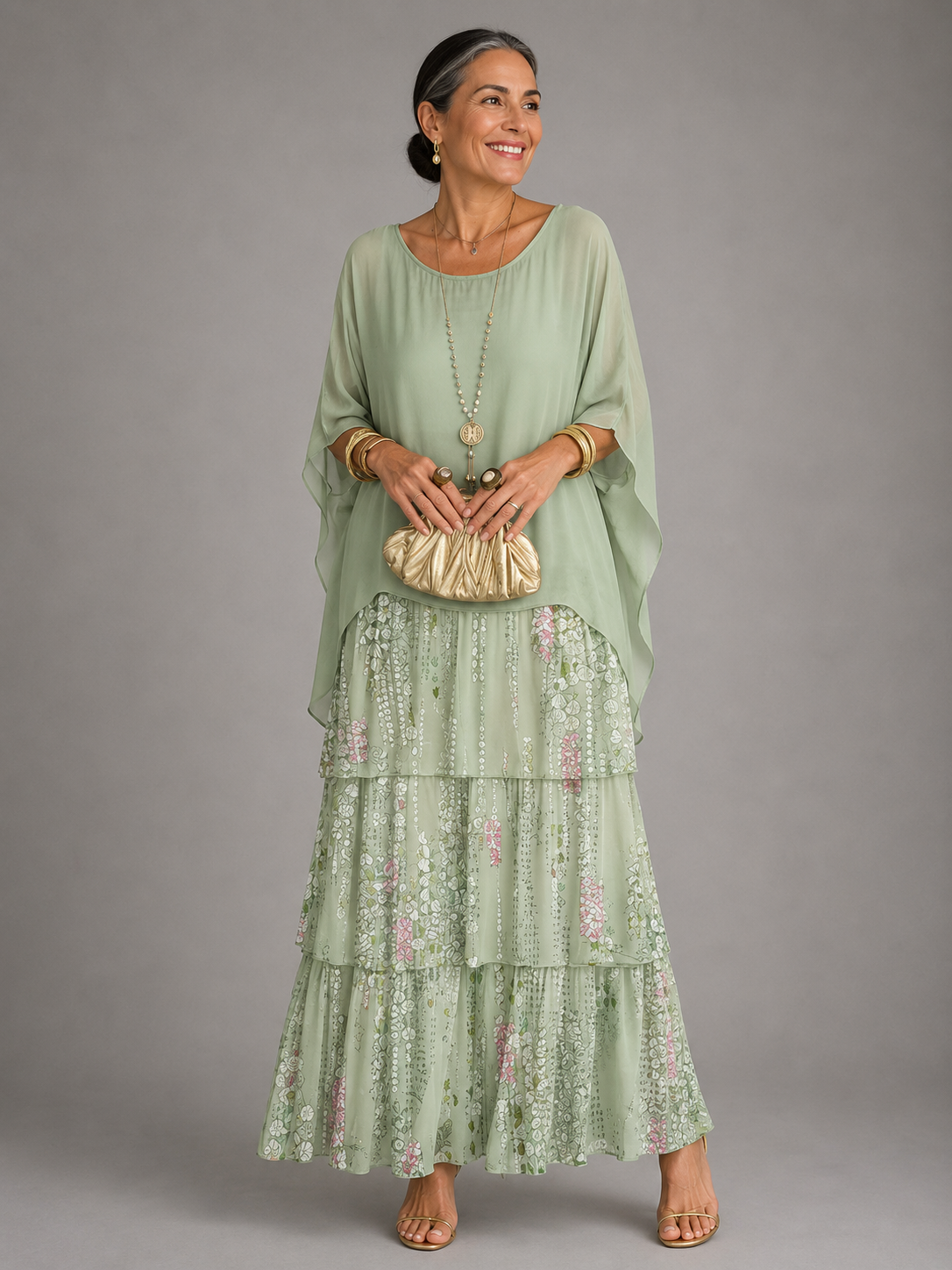 Robe longue élégante Lara™ pour femme de Danoir Paris, tissu fluide vert foncé avec coupe sophistiquée et détails soignés.