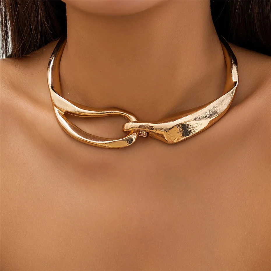 Collar en Oro con Textura Audaz