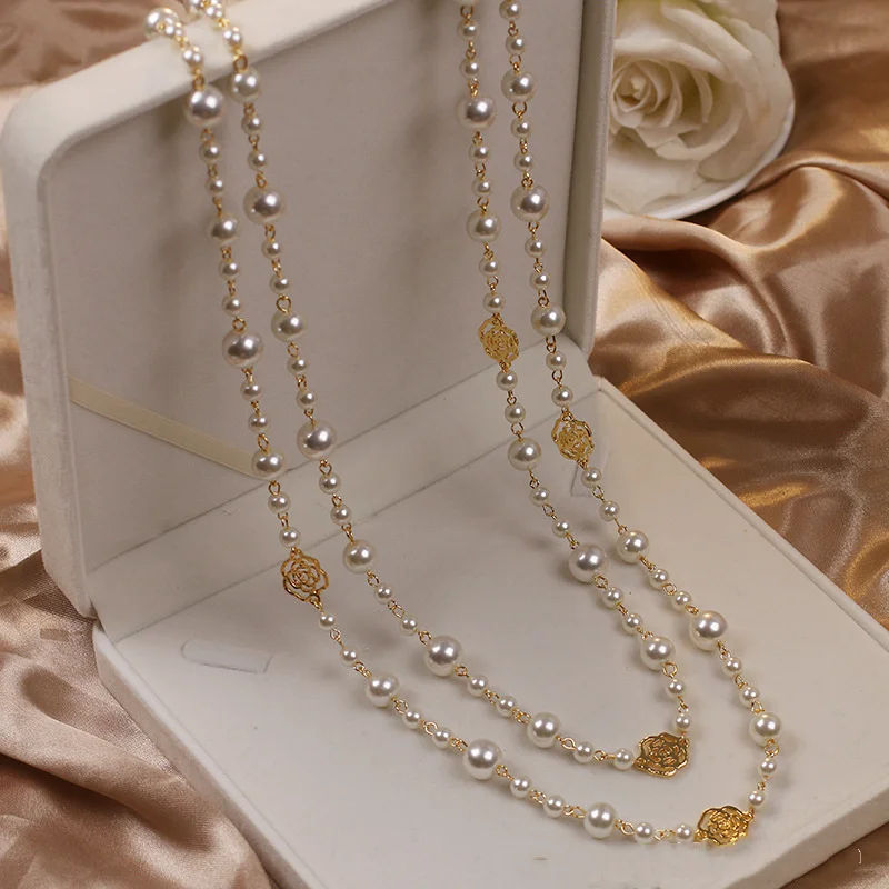 Collana elegante in oro con perle