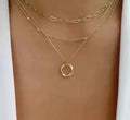 Collar Multicapa Clásico en Oro con Colgante